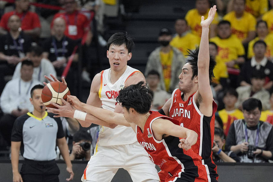 尊龙凯时-中国篮球队大胜对手,晋级国际比赛的决赛视频