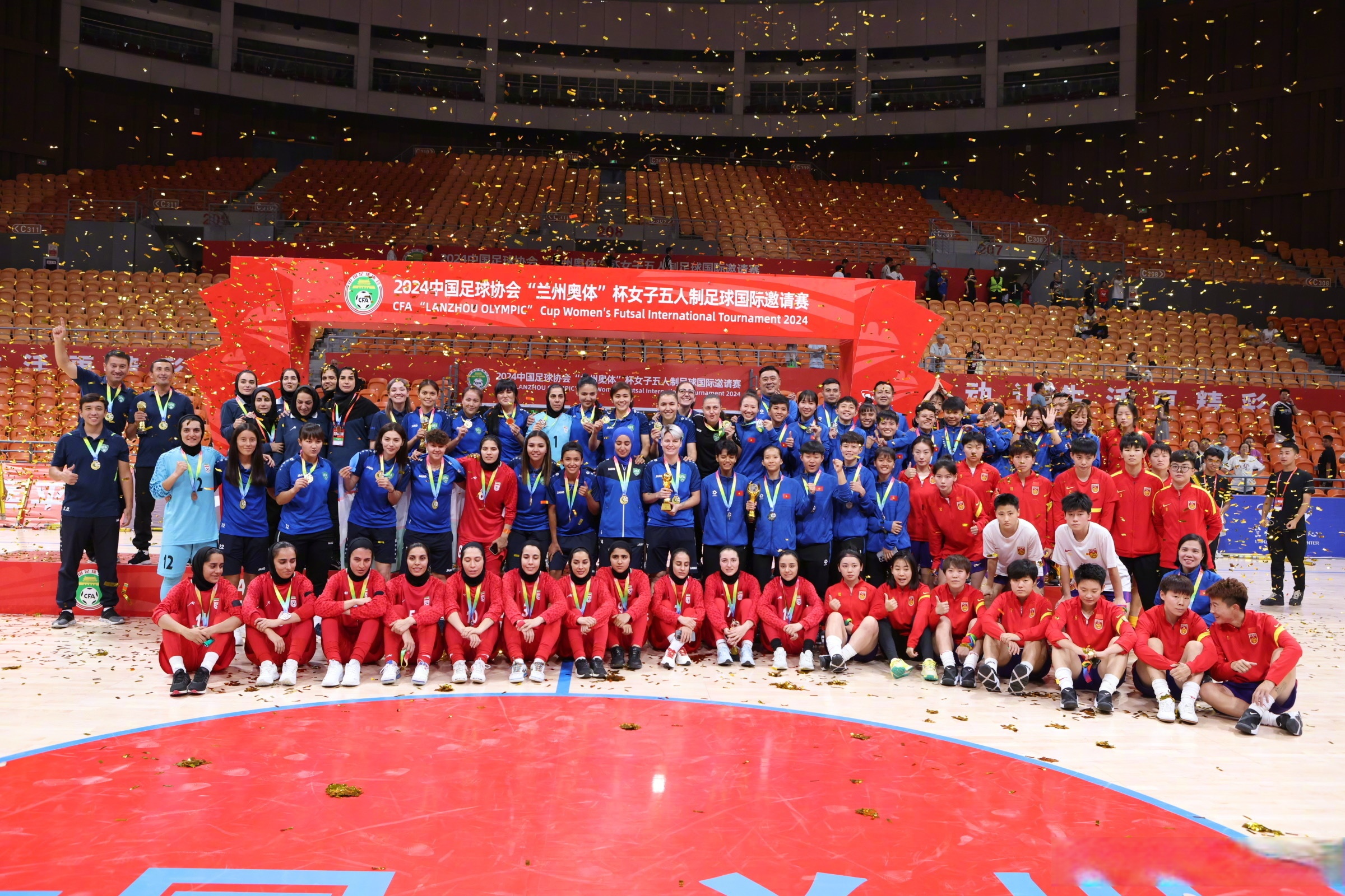 尊龙凯时-关于体育界顶尖足球赛事持续激烈，球队争夺激烈的信息